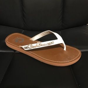 guess white flip flops